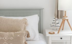 Stylish Beach Townhouse With Parking And Ferry Offer